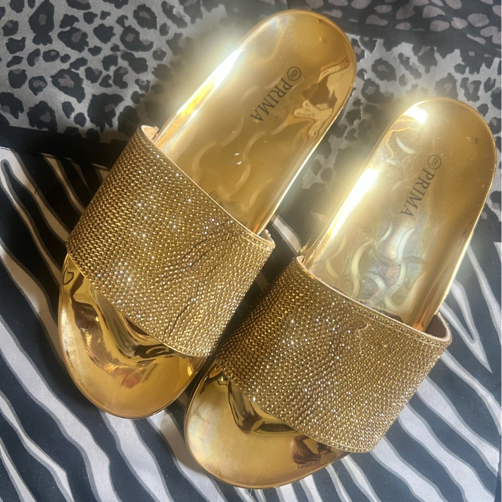 ✨Gold Slide Sandals Women’s size 9✨